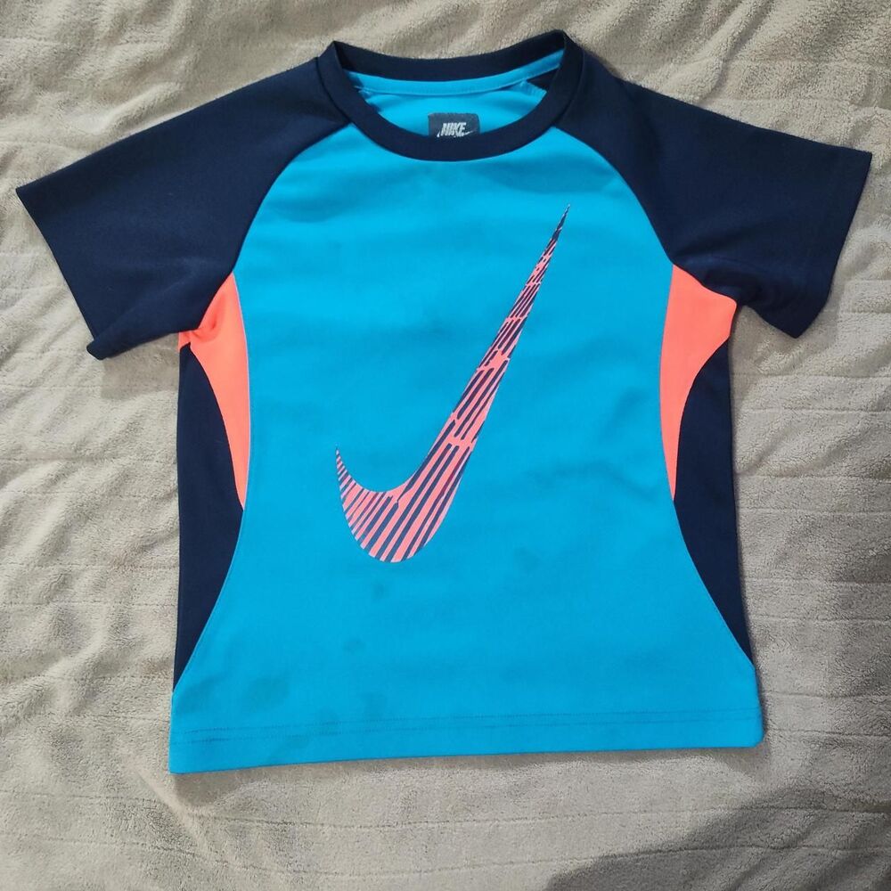 Nike Boys 6 short sleeve shirt athleisure